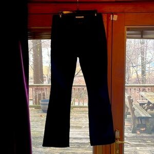 Womens Levi’s 725 bootcut W31/L32
81% cotton, 17% polyester and 2% spandex